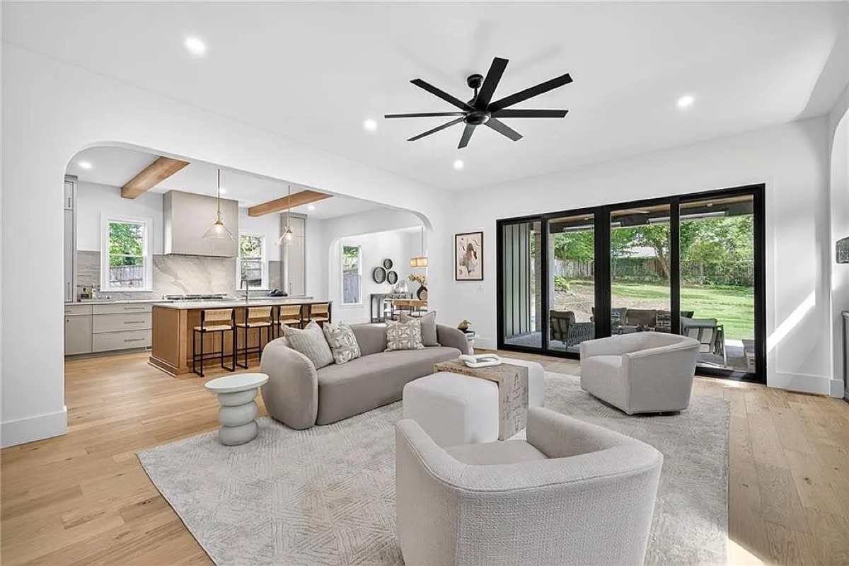 Professional home staging in Metro Atlanta by Design2Sell — 9 areas